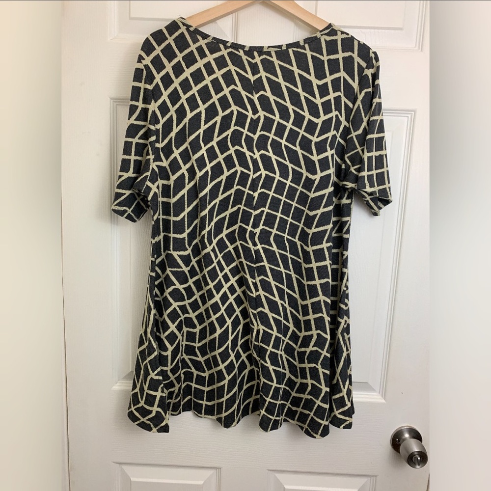 Lularoe top - Picture 2 of 4